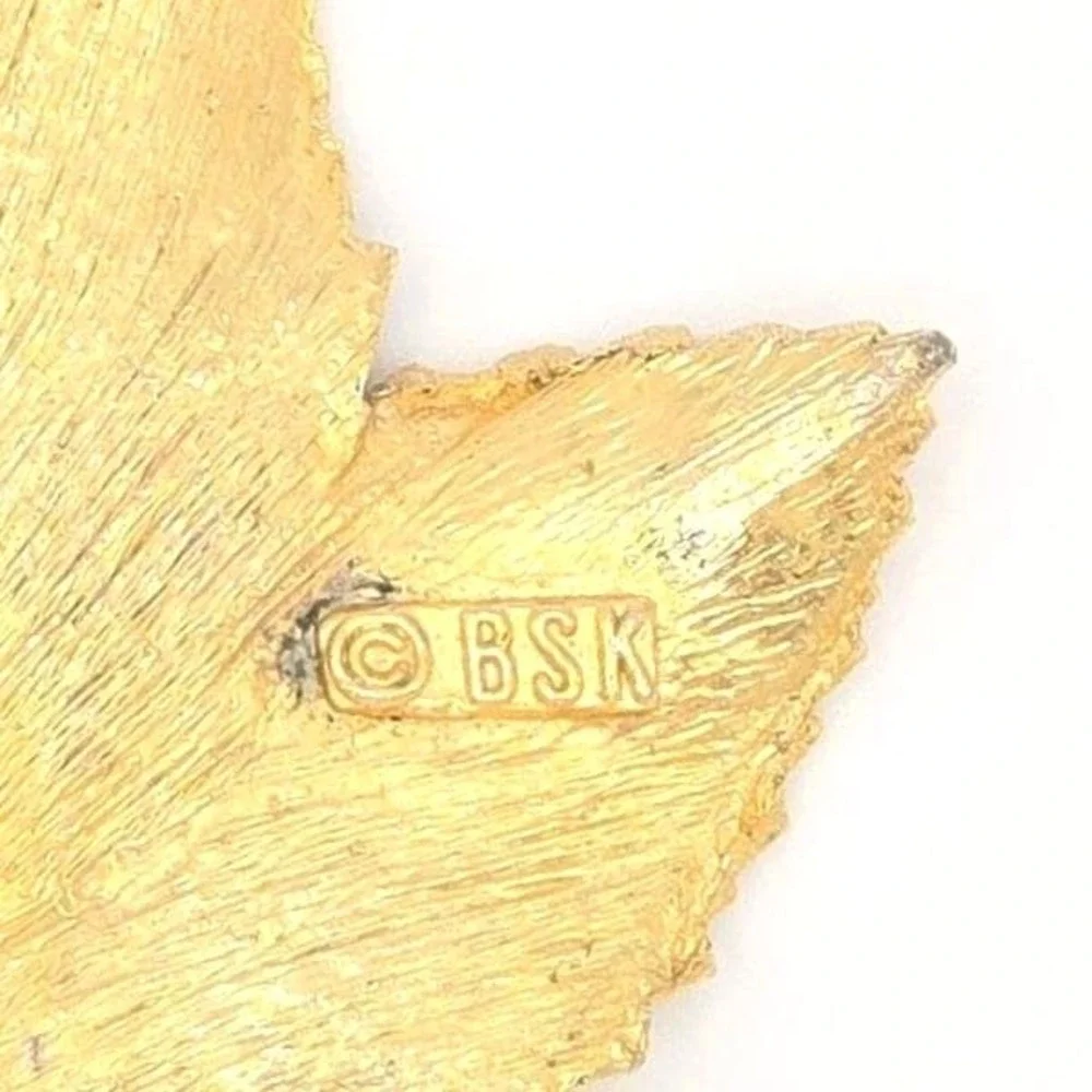 BSK Gold Tone Leaf‎ Pin Brooch Textured Vintage Autumn Fall Nature